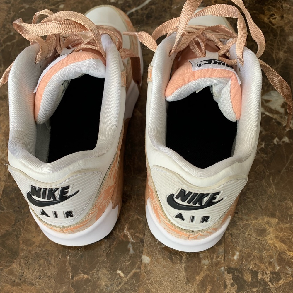 NIKE AIR MAX